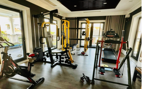 Anh Nguyễn Hữu Vinh với mô hình phòng Private gym độc đáo